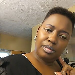 Meet your Posher, Ellen